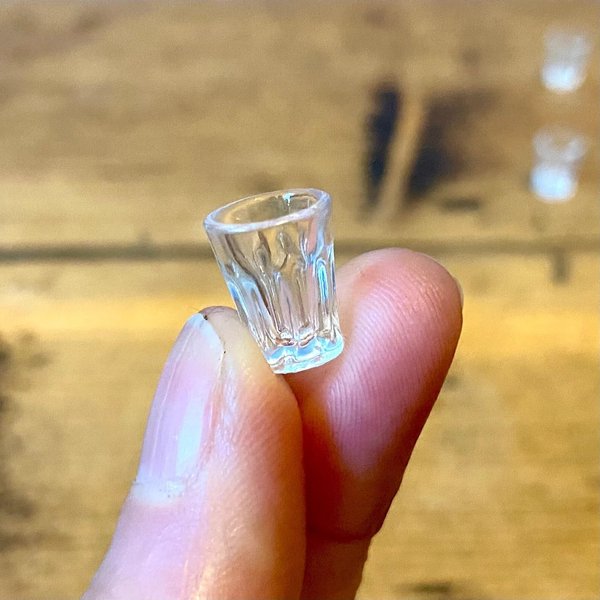 Miniature Kitchen Wine Glass, 1/12 Resin Glass, Miniature Resin Cup Glass, Dollhouse Kitchenware, Dollhouse Kitchen Decoration Glass (5PCS)