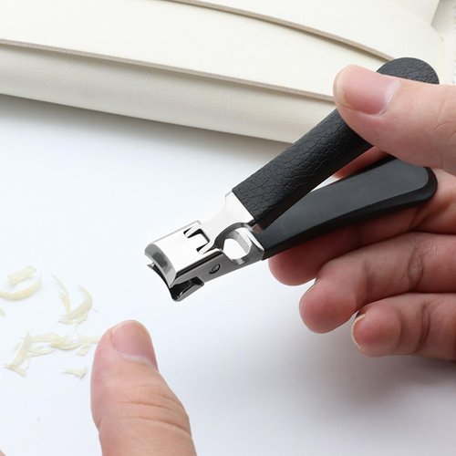 Nail Clippers -Ultra Sharp Stainless Steel Curved Trimmer for Thick Nails Fingernail Toenail Small Nail Clippers（1 Pack Black）