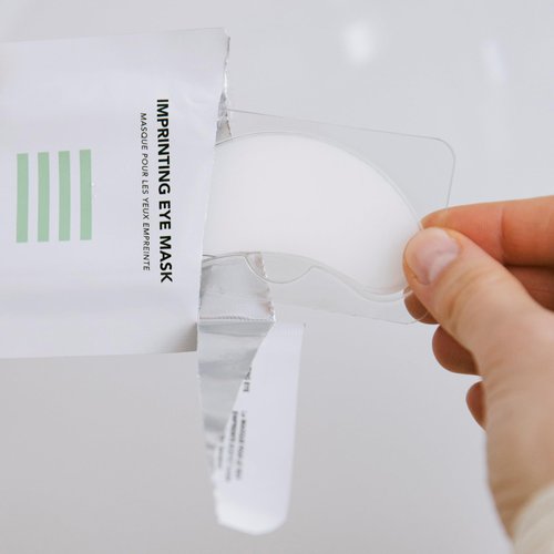 Bioeffect Imprinting Eye Masks (8 pairs), Deeply Moisturizing, Soothing Anti-Aging Gel Eye Patches with Hyaluronic Acid, Supercharge Your Eye Serum, Fight Tired Eyes, Wrinkles, and Puffiness