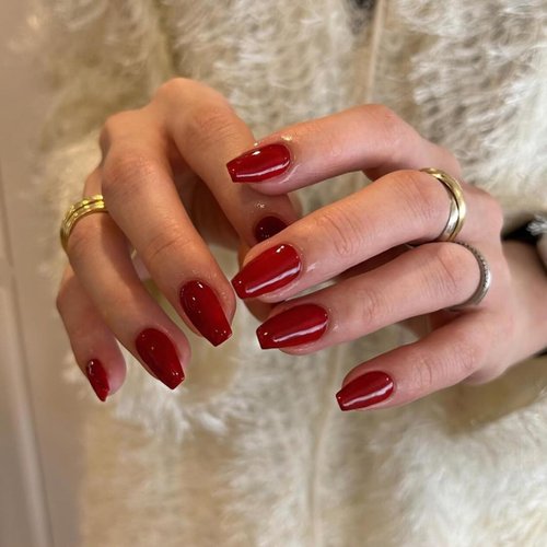 KQueenest Gel Press on Nails Short Medium Coffin, Solid Color Fake Nails Nails Press ons, Short Ballerina Glue on Nails With Glazed Finish, Simple Acrylic Nails False Nails For Finger, Cherry Red