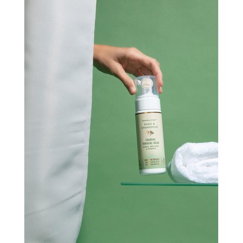 Honestly pHresh Natural Prebiotic & Probiotic Foaming Feminine Wash, pH Balanced with Essential Minerals, Safe for Sensitive Skin, 24 Hour Odor Protection, 5 Oz, Sage & Chamomile