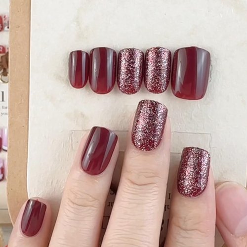 Press on Nails Short Square Acrylic Fake Nails with Apricot Design Full Cover False Nails Glossy Nude Glue on Nails Artificial Stick on Nails for Women 24Pcs (Wine Red Glitter)