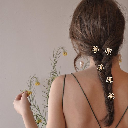 YISSION 12PCS Small Flower Hair Clips for Women Girls Daisy Hair Clip Cute Hair Barrettes Metal Hair Claw Clips Tiny Flower Hair Clips with Pearl for Thin Thick Hair Mini Gold Flower Claw Clips Hair