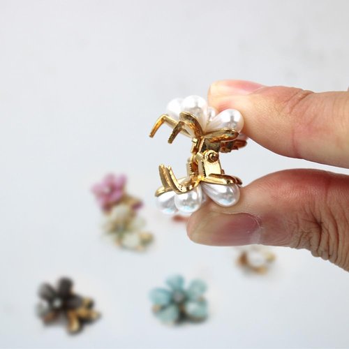 17 pcs lyfLux Hair Accessories: Mini Pearl Flower Clips and Hair Clips for Girls, Women's Hair Decoration (8 colors)