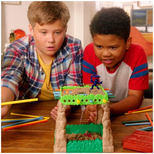 Spin Master Games Sink N’ Sand, Quicksand Kids Board Game with Kinetic Sand for Sensory Fun and Learning – Easy Toy Gift Idea, for Preschoolers and Kids Ages 4 and up