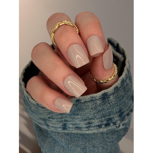 TOUGH GIRLS | 20 Tradional Nail Polish Strips (Nude)
