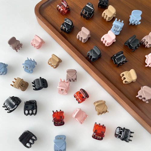 FRDTLUTHW Mini Hair Claw Clips Small Butterfly Hair Clips for Women Girls(Pack of 40)