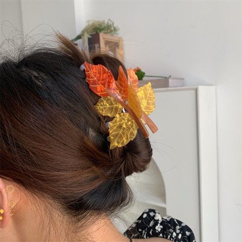 Maple Leaf Hair Claw Clips, Fall Hair Clips Autumn Leaves Hair Grip Clips Cute Fallen Leaf Jaw Claw Clips Acrylic Claw Clips Orange Yellow Leaves Hair Barrettes Thanksgiving Hair Decoration for Women