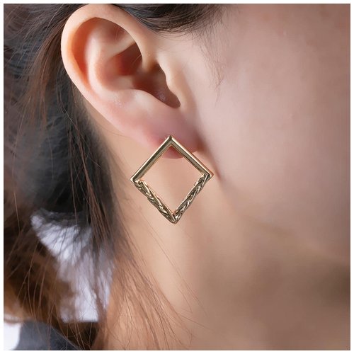 Sttiafay Vintage Hammered Square Drop Earrings Gold Hollow Square Earrings Metal Square Stud Earrings Minimalist Geometric Square Earrings Jewelry for Women