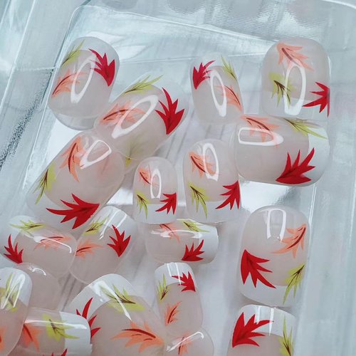 Fall Short Square French Tip Press on Nails with Leaves Design,Glossy Maple Leaf False Nails Glue on Nails,Autumn Winter Manicure Art Acrylic White Stick on Nails Fake Nail Tips for Women Thanksgiving