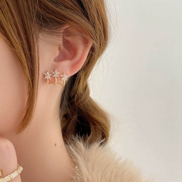 YienDoo Crystal Star Cuff Wrap Earrings Gold Claw Cuff Earrings Rhinestone Star Ear Jacket Star Cluster Stud Earrings Statement Sparkly Crystal Flowers Crawler Earrings Jewelry for Women and Girls