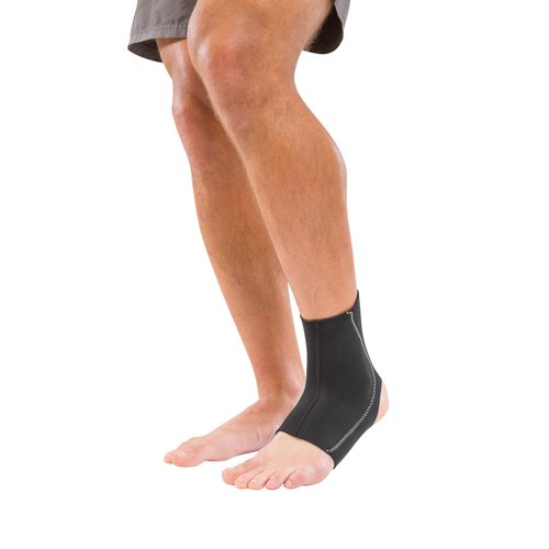 MUELLER Sports Medicine Neoprene Ankle Support Sleeve, Ankle Pain Relief Support for Men and Women, Ideal for Sprains, Strains, Arthritis, Black, Small