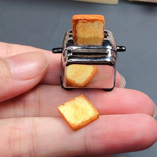 Dollhouse Miniature Silver Toaster with 2 Pieces of Toast, Dollhouse Kitchen Utensil Machine 1/12 Scale Bread Machine, for Dollhouse Kitchen Accessories