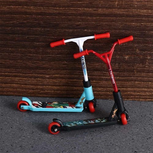 2Pcs Finger Scooter Mini Two Wheel Toys, Mini Scooters Finger Board Accessories, Tiny Trick Scooter for Party Favors, Finger Training, Magic Kits and Accessories, Juggling Sets, Skateboards