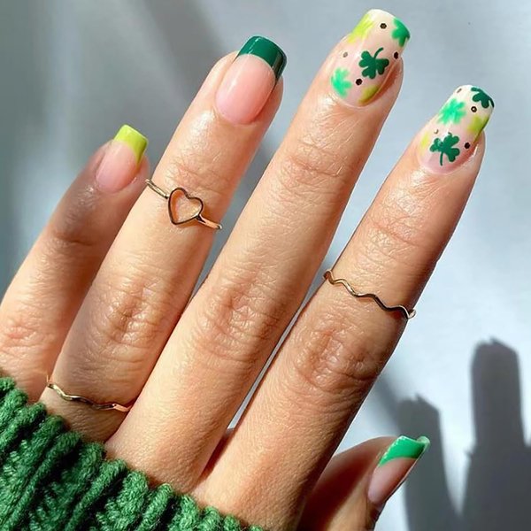 24Pcs St. Patrick's Day Press on Nails French Tip Fake Nails Short Square False Nails Full Cover Shamrock Glue on Nails Glossy Coffin Acrylic Nails for Women Saint Patrick's Day Manicure Decoration