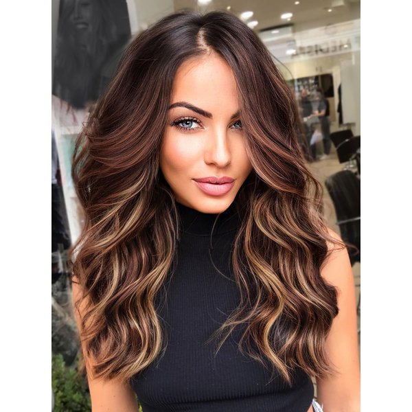 Nnzes Brown Mixed Blonde Wigs with Bangs for Women Reddish Brown Long Wavy Wigs with Curtain Bangs Natural Wig Heat Resistant Charming Synthetic Hair for Daily Party Use 22 inches