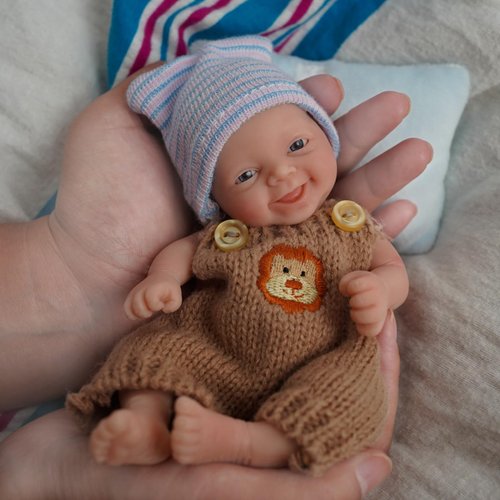 7 Inch Mini Reborn Baby Dolls，Silicone Full Body Baby Soft Skin Mini Realistic Newborn Baby Dolls Real Life Tiny Baby Doll with Feeding Accessories& Gift Box-Boy