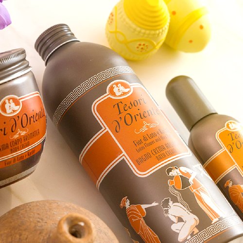 Tesori d’Oriente Bubble Bath for Women, Foaming Bath, Bath Bubbles for Women Relaxing, Luxurious Body Wash for Women & Skin Care -500 Ml-16.91 us Fl Oz- [Italian Import ]-(Lotus Flower)