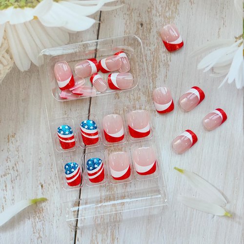 24Pcs 4th of July Press on Nails Short Square Fake Nails Glitter American Flag Nails Design Independence Day False Nails Acrylic Artificial Nails French Tip Glue on Nails for Women DIY Manicure Decor