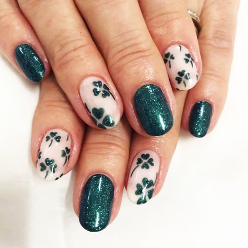 24Pcs Acrylic Nails St. Patrick's Day Press on Nails Rounded Square Fake Nails Green Glitter Four Leaf Clover Nail Design Full Cover Nail Tips Almond St. Patrick's for women Decoration