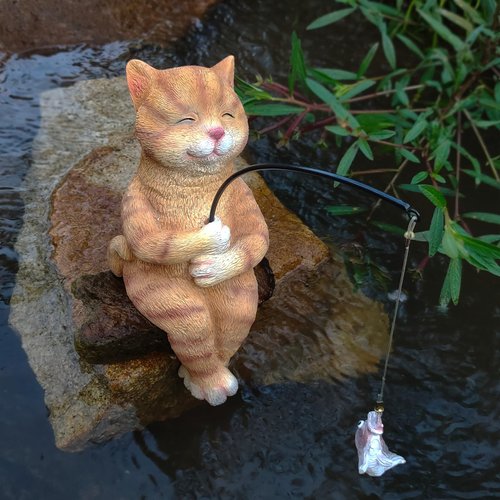 Garden Cat Outdoor Statue, Cat Decorations for Yard 9.5'' Fishing Cat Statue & Figurines Outdoor Garden Decor, Fishing Animals for Waterfalls or Koi Pond Decor, Gifts for Women, Mom or Birthdays