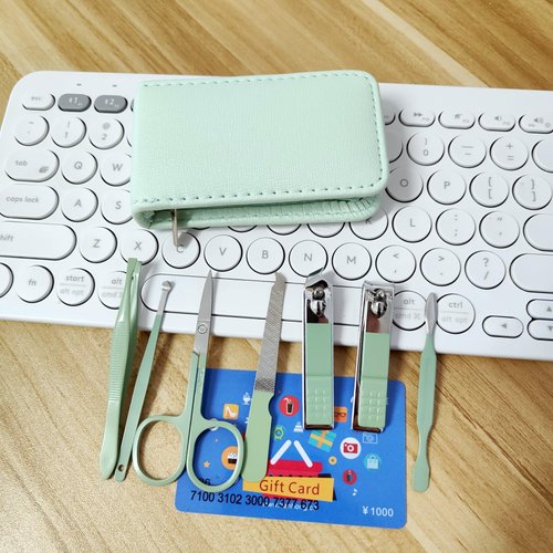 Manicure Set Nail Clippers Pedicure Kit -7 Pieces Stainless Steel Travel Nail Kit, Travel Essentials Purse Essentials Professional Grooming Kits, Manicure Kit with Zipper Portable Travel Pack