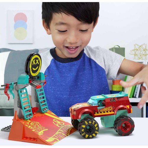 Mega Hot Wheels Monster Trucks Building Toy, Demo Derby Extreme Trick Course with 151 Pieces, 1 Micro Action Figure Driver, Red, Kids Age 5+ Years