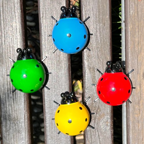 Cruis Cuka Metal Garden Decor for Outside Cute Colorful Ladybugs Yard Art Lawn Ornaments Wall Sculptures & Statues Outdoor Fence Decorations for Patio - Set of 4