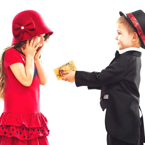 12 Pack Plush Animal Finger Puppet Toy with Valentine's Greeting Cards, Valentine School Classroom Prize Party Favor Toys, Valentine Gift Exchange