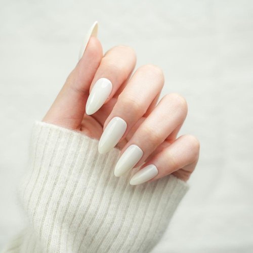 LoveOurHome 240pc Almond Press on Nails Short Fake Nails White Glue on Nails Short Almond Nails Press ons Acrylic Nail Full Cover Artificial Fingernail XS Stiletto False Nail with Adhesive Tabs