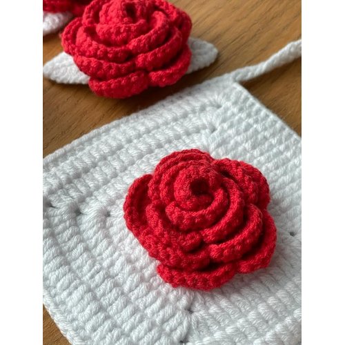 Atelier PG Set of 4 Crochet Hair Pins, Rubber Buckle & Mini Bag, Handmade Accessories for Girls (Red Rose)