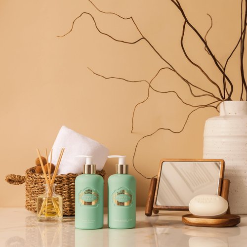 Portus Cale Hand & Body Wash in Dispenser 300 ml Luxury Skin Gel (10.2 Fl Oz, White Crane)