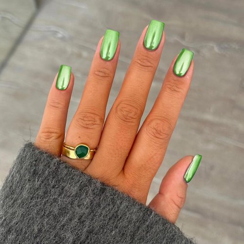 Metallic Green Square Press on Nails Medium Short,KQueenest Mirror Metal Plating False Acrylic Nails Press Ons,Chrome Fake Nails for Girls,Gloss Glue on Nails Medium Length in 24 PCS