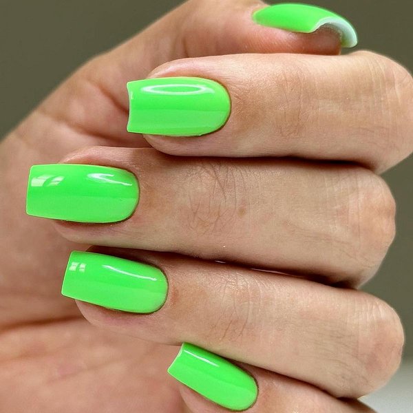 Press on Nails Medium Short Fake Nails Bright Green Square False Nails French Tips Acrylic Color Full Cover Glue on Nails for Women and Girls Manicure DIY 24 Pcs