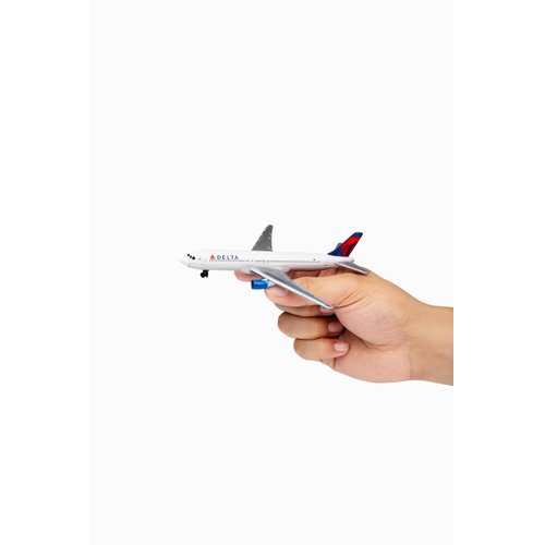 Daron Toy Airplane – Delta Air Lines – Die-Cast Metal Model Airplane Toy with Plastic Parts for Kids Ages 3+