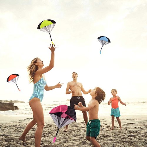 LUOBO 4 Pcs Parachute Toy, Tangle Parachute Figures Hand Throw Soliders Square Outdoor Children's Flying Toys, No Assemble or Batteries Required