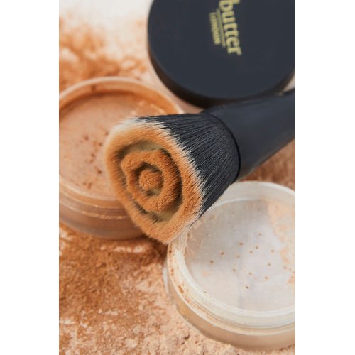Butter London LumiMatte Finishing & Setting Powder Brush, 1 Count