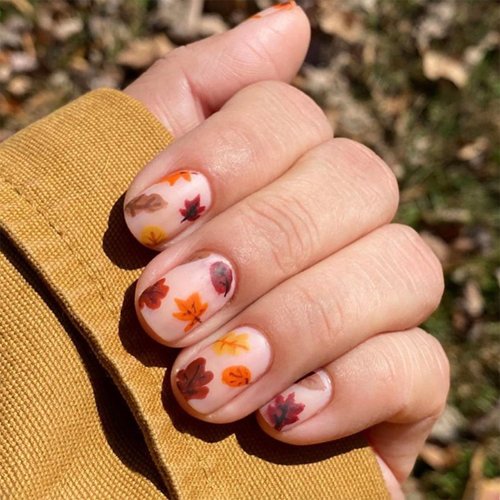 24 Pcs Fall Press on Nails Short Square Maple Leaf Fake Nails Full Cover Glue on Nails Autumn Artificial Acrylic Nails Nude Pink False Nails Leaves Stick on Nails for Women Thanksgiving Nails Decor