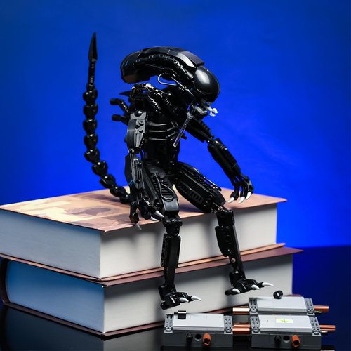 Xenomorph Action Figure Building Kit Compatible with Lego Sets for for Adults,Horror Halloween Toys for Boys 8-12,14 Years Up 616 pcs
