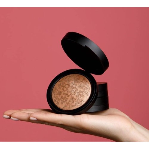 aden Terracotta Baked Bronzer/Highlighter Duo Create a gorgeous sculpted glow with this baked duo (7g) MADE IN ITALY (Terracotta Baked Glowing Bronzing Powder)