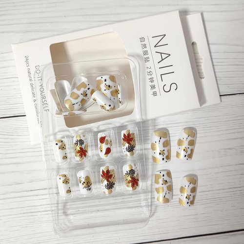 Fall Nails Press on Nails Short Square Fake Nails Thanksgiving Acrylic Nails with Fall Leaf Design Autumn Maple Leaf Decoration Gold Glossy Thanksgiving False Nails Stick on Nails for Women Girls