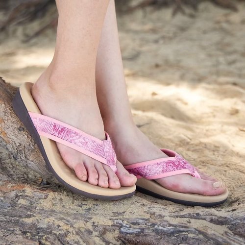 MEGNYA Comfortable Orthopeic Flip Flops for Women, Best Plantar Fasciitis Sandals for Flat Feet with Arch Support, Water Sandals for walking Beach Pink Size 8
