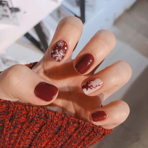 Florry Red Press on Nails Short Snowflake Fake Nails Oval Glossy Full Cover Artificial Nails Tips for Women and Girls for Christmas Festival 24Pcs