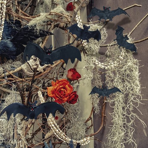 Max Fun 12pcs Halloween Hanging Bats Decorations Rubber Hanging Vampire Bats for Outdoors Halloween Party Favors Home Decor(5 Size)