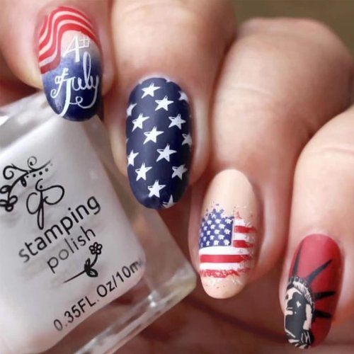 24pcs America Independence Day Press on Nails Short 4th July Fake Nails with Five-Pointed Star American Flag Designs Glossy Glue on Nails Nude Oval False Nails Holiday Nail Decorations for Women
