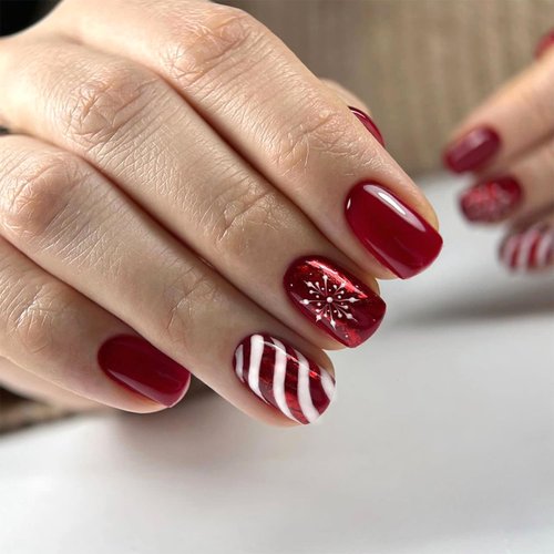 Vopintpy Winter Christmas Press on Nails White Snowflake Stripe Fake Nails Short Square Red Solid Color Glue on Nails Glossy Xmas Stick on Nails for Women DIY Manicure Decor