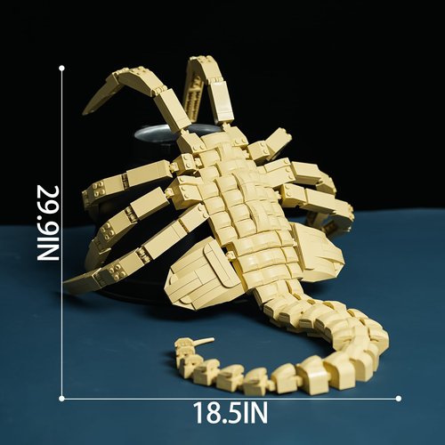 Xenomorph Facehugger Action Figure Building Kit Compatible with Lego,Cool Halloween Horror Toys for Adults and Boys 8-14 Years up 572 pcs