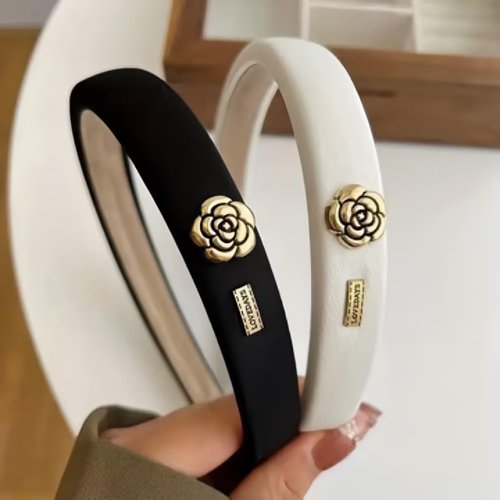 TEBIEKOY 2 Pcs Padded Hairbands for Women, Flower Decor Headbands, Soft Fabric Headbands, Non Slip Elastic Headbands for Women's Hair, Hair Accessories for All Occasions
