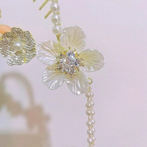 Bridal Pearl Korean Flower Hair clip Comb Tassel Women Barrettes Hair Claw Hair Beautiful Design with Crystals, Gold