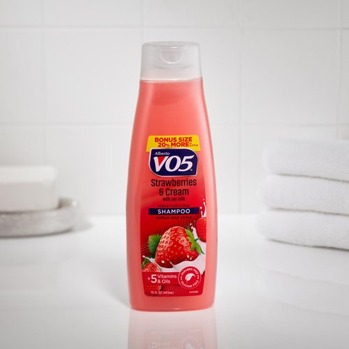 Alberto VO5 Moisture Milks Moisturizing Shampoo - Hydrating Shampoo with Soy Milk - 5 Oils and Vitamins - Strawberries and Cream Scent - 15 oz